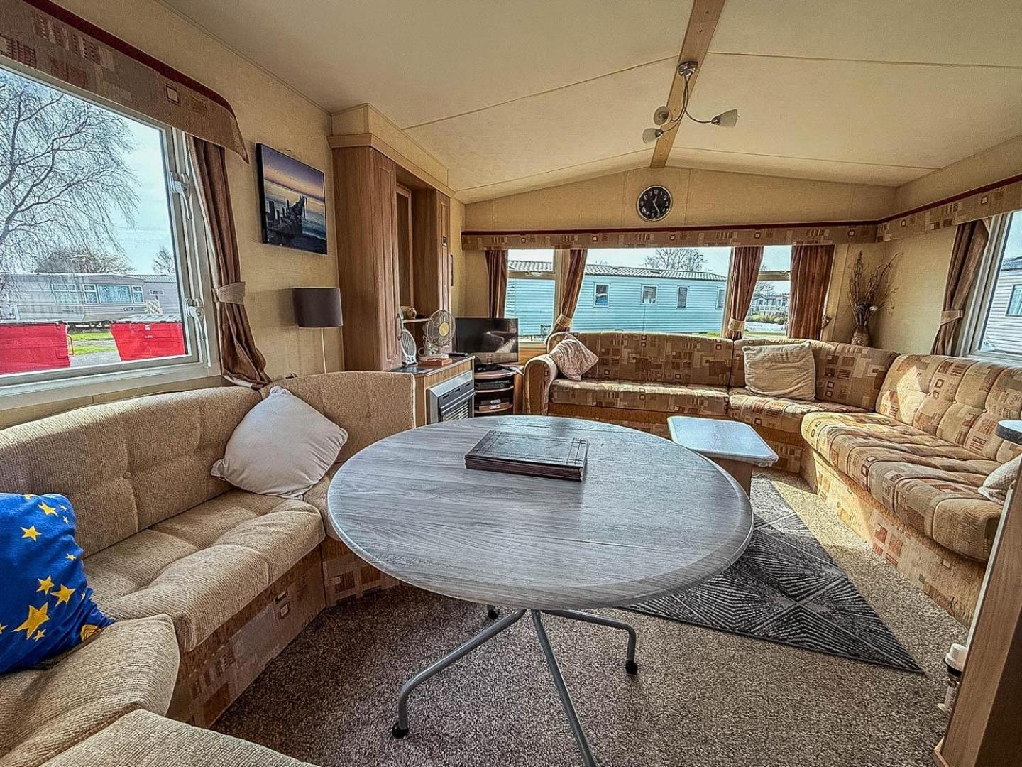 Spacious 8 Berth Caravan At Southview Holiday Park Near Skegness Ref 33018Ml Zewnętrze zdjęcie
